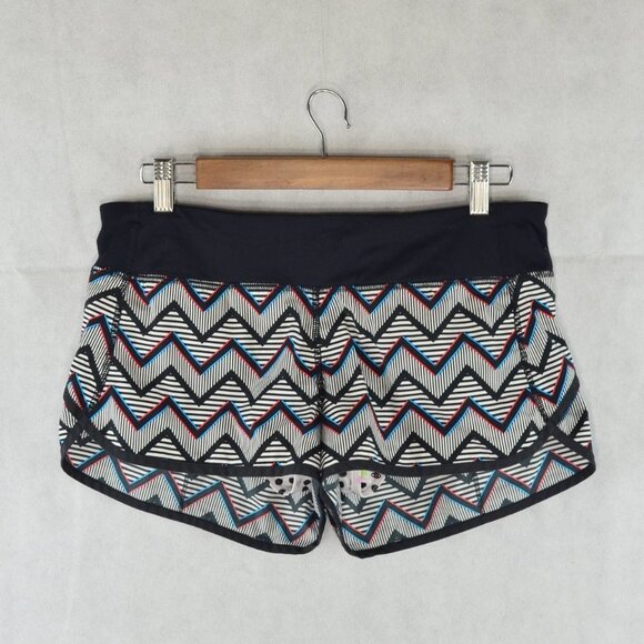 lululemon Seawheeze Speed Shorts Size 8 in 3D Chevron - Picture 3 of 7